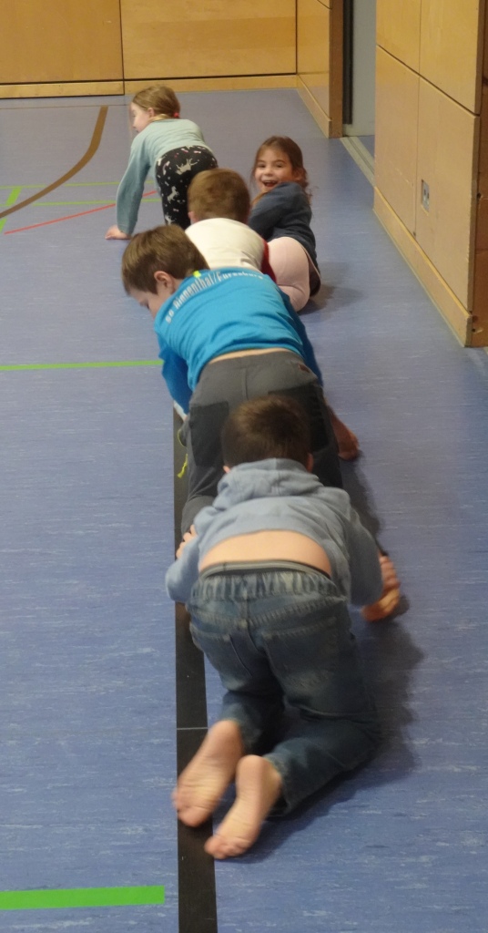 Barfußsport mit dem Kindergarten – Grundschule Eurasburg